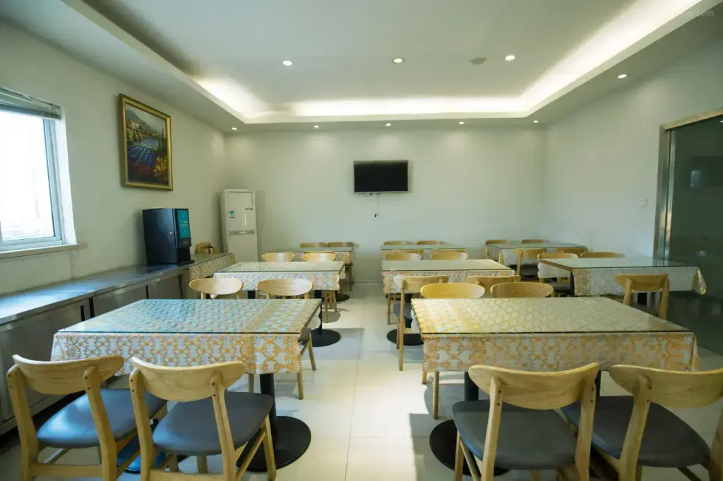 Отель Weiting Qingju Shanghai Hongqiao Airport Beihua Road Branch