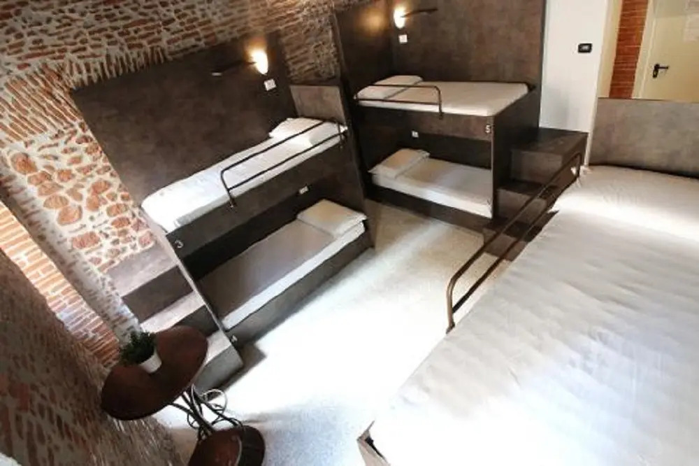 Хостел New Generation Hostel Tirana Center