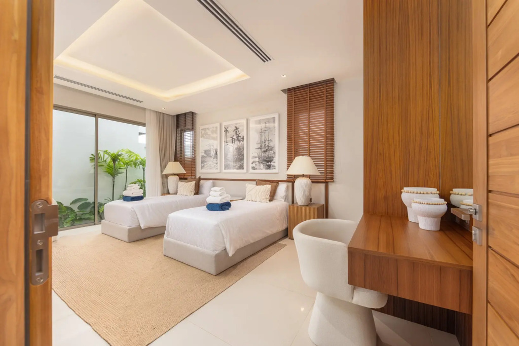 Luxury 4BR Rua Pool Villa Botanica Prestige
