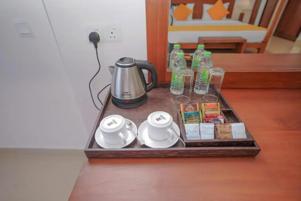 Отель Breeze Pasikudah Resort