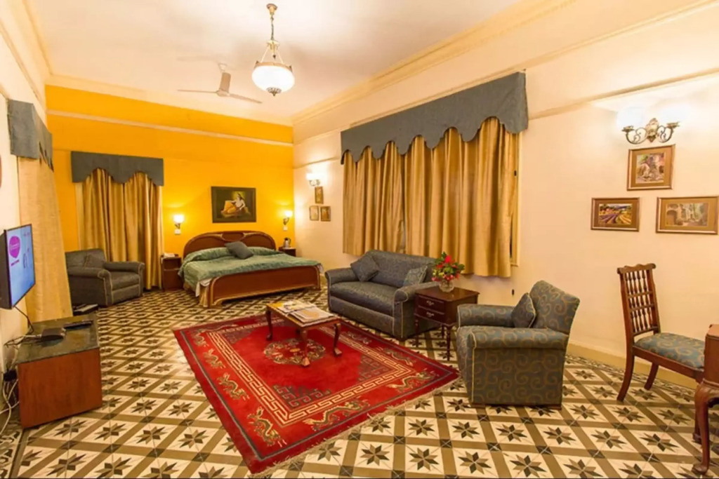 Отель WelcomHeritage Taragarh Palace