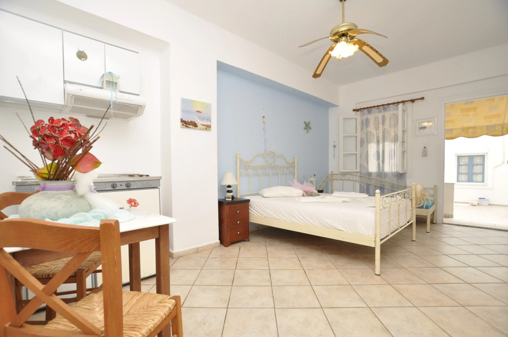 Manos Apartments