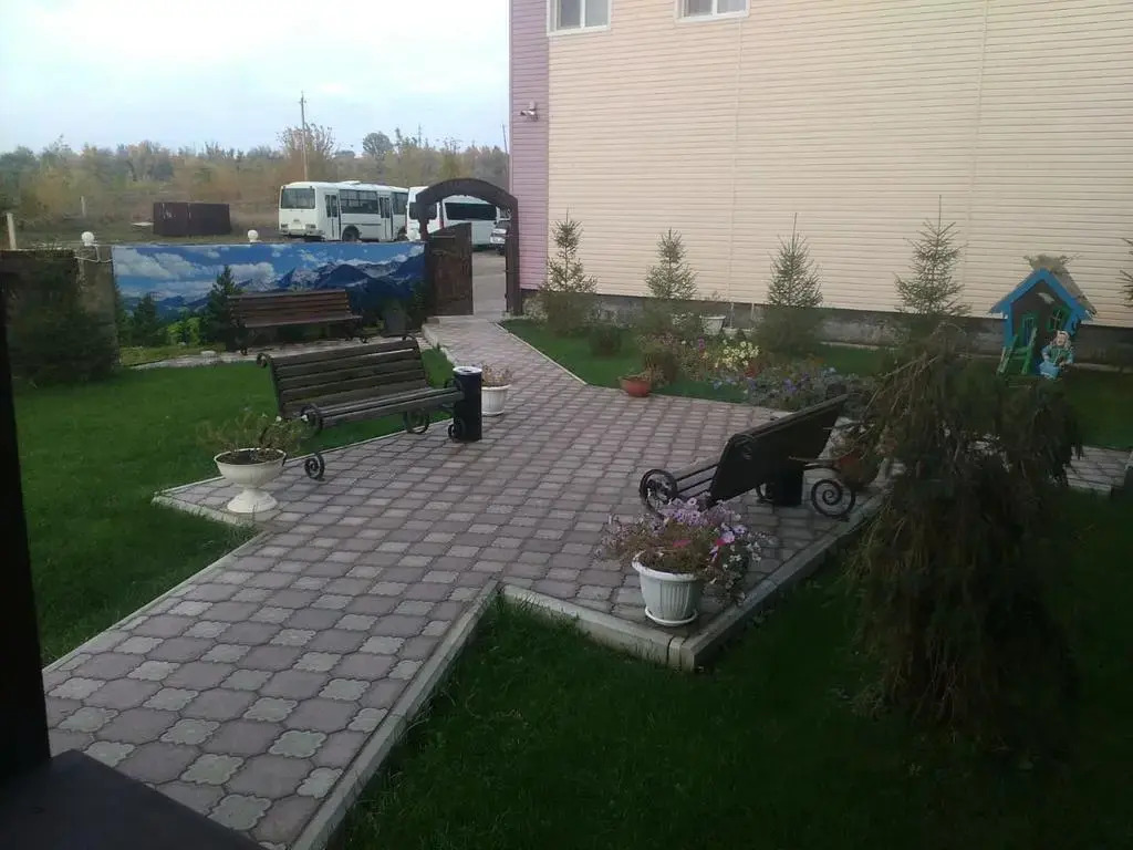 Отель Людмила