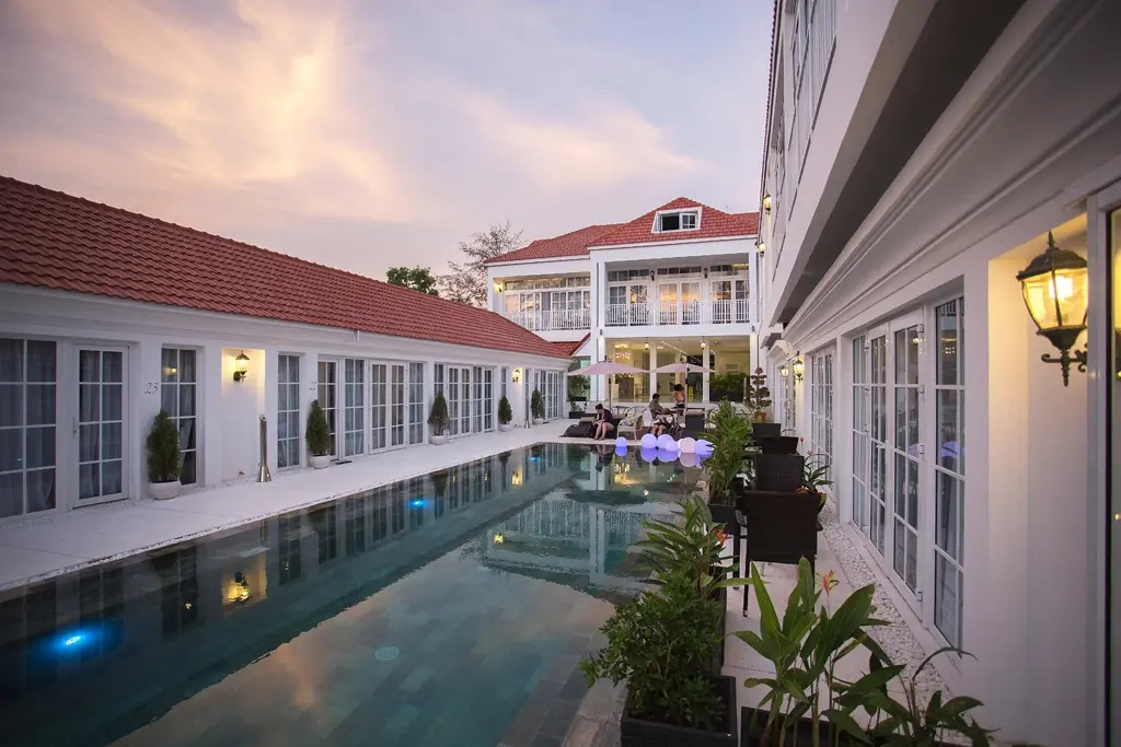White Boutique Hotel and Restaurant