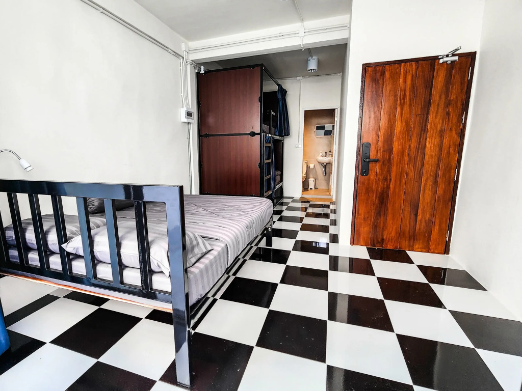 Noir Cafe And Hostel Chinatown Bangkok