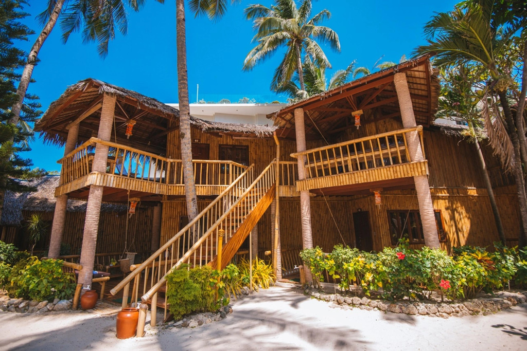 Отель Fridays Boracay Beach Resort