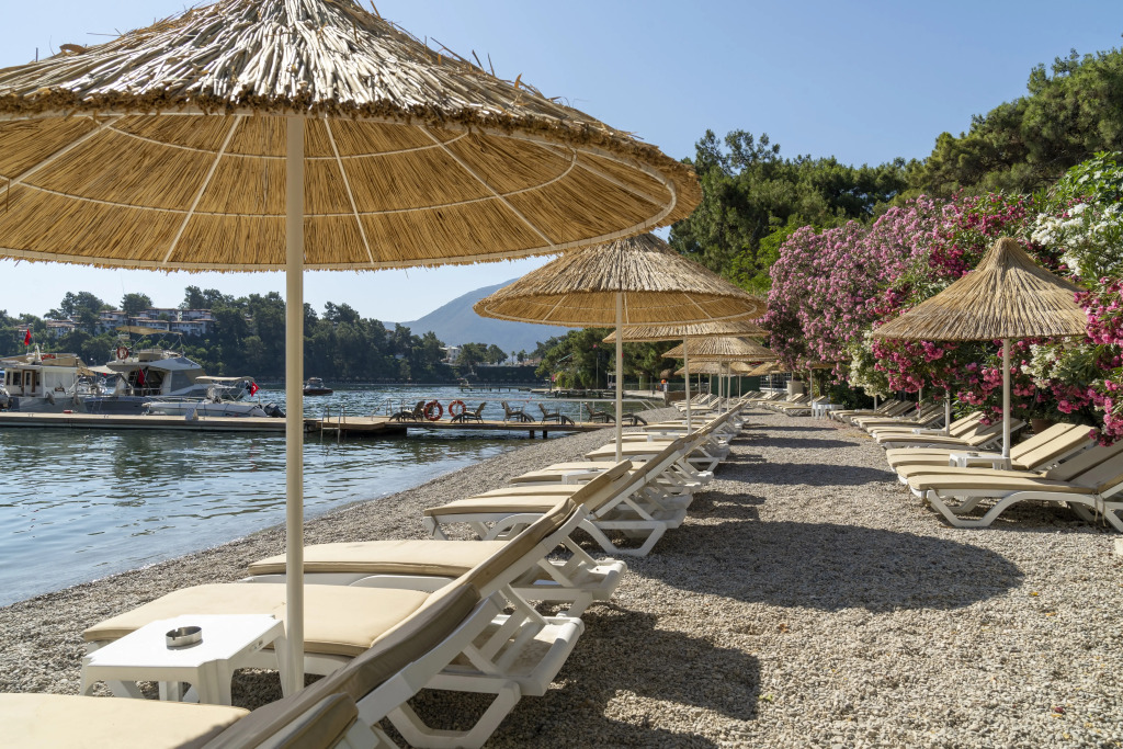 Alesta Yacht Hotel