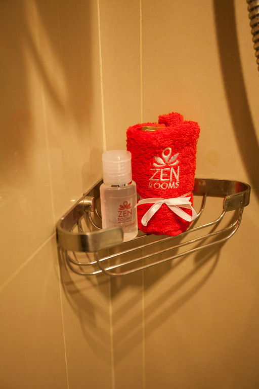 Отель ZEN Rooms Silom Soi 17