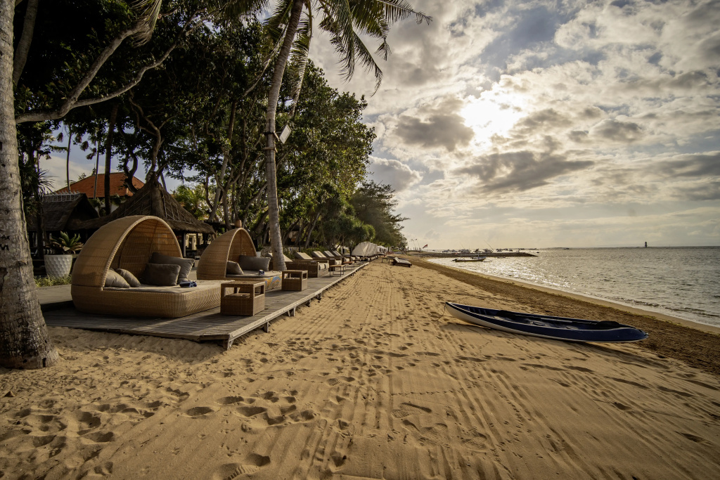 Puri Santrian Beach Resort And Spa