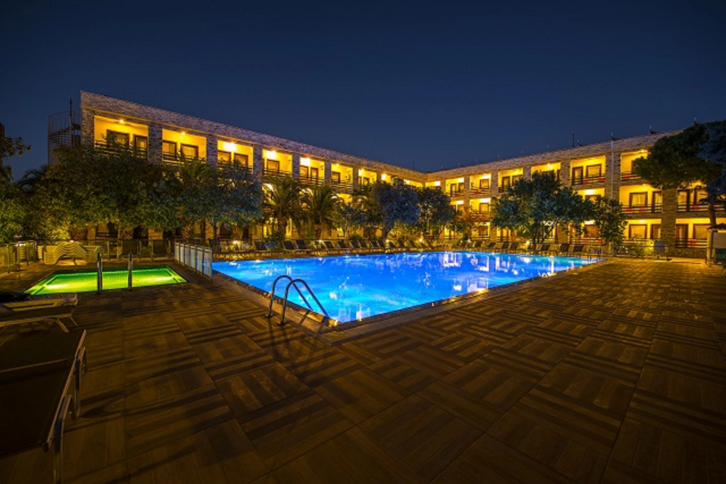 Iris Hotel & Spa