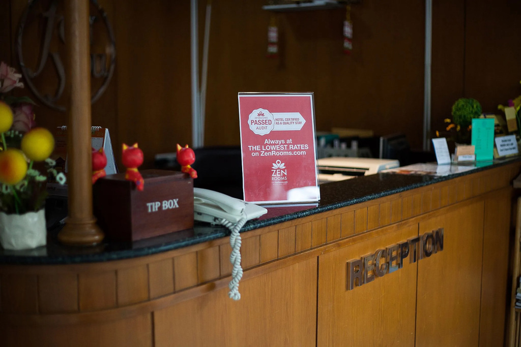 Отель ZEN Rooms Silom Soi 17