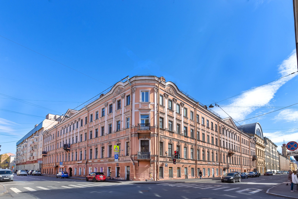 Отель Адриан