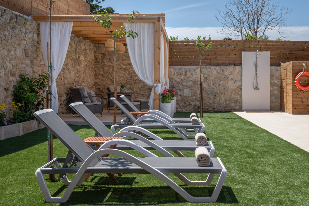 Вилла Arhontiko Arhanes an Authentic Cretan Mansion for 12 Guests