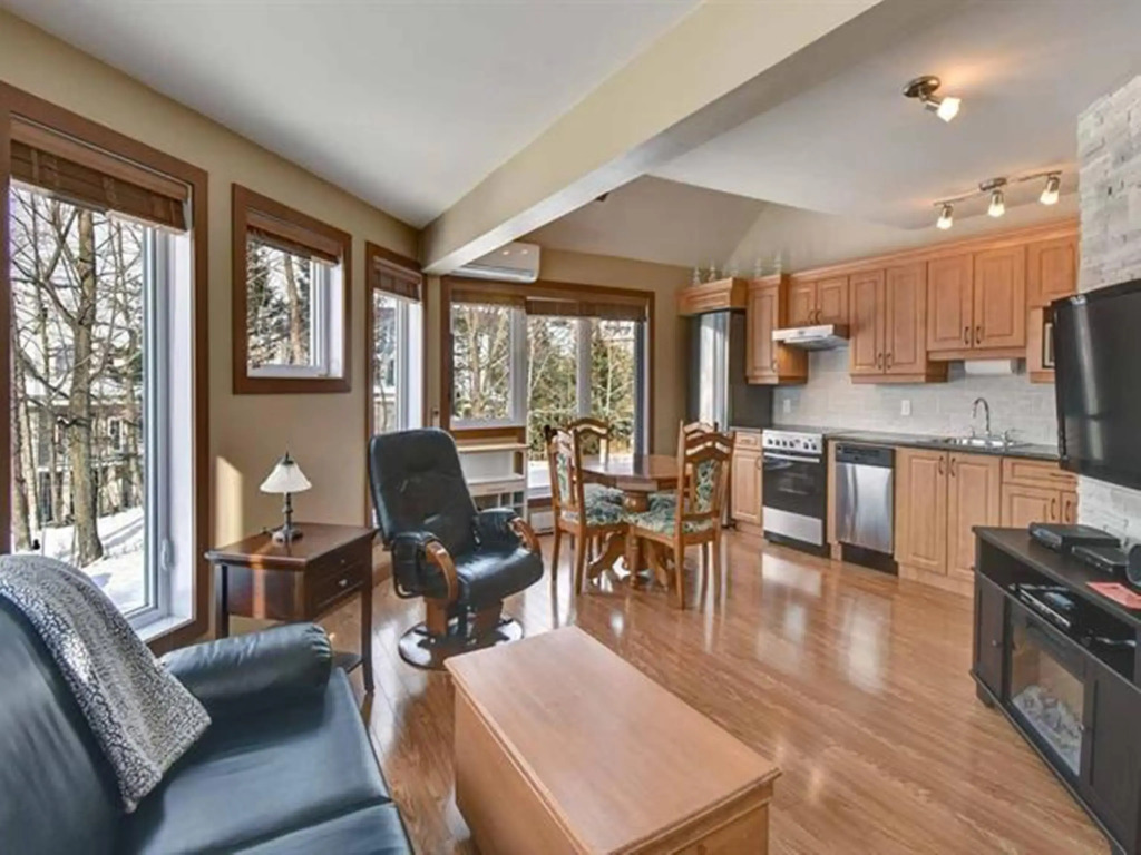 Частный дом Bright Condo near the Lake