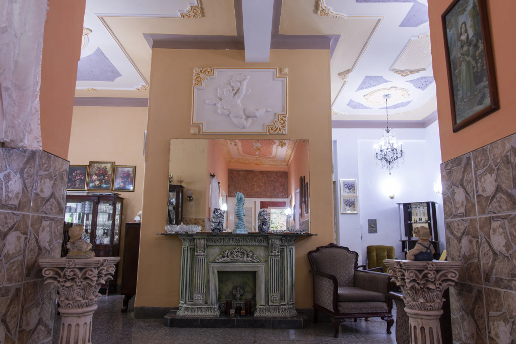 Мини-Отель Hostal Yakelyn