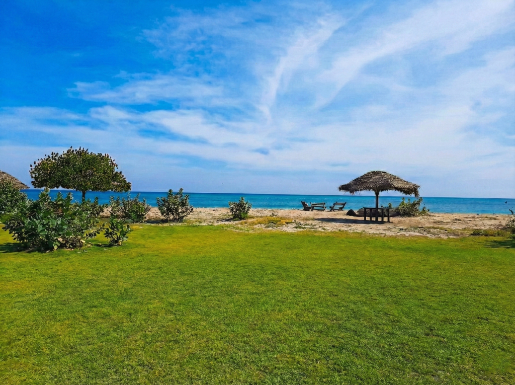 Отель Giman Free Beach Resort