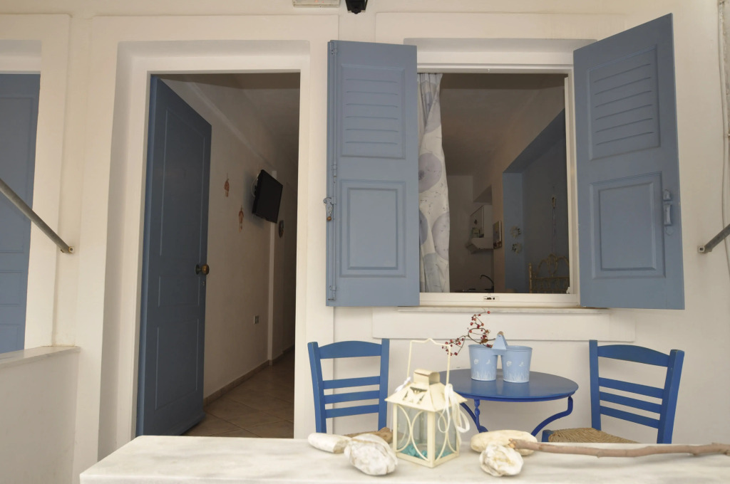 Manos Apartments