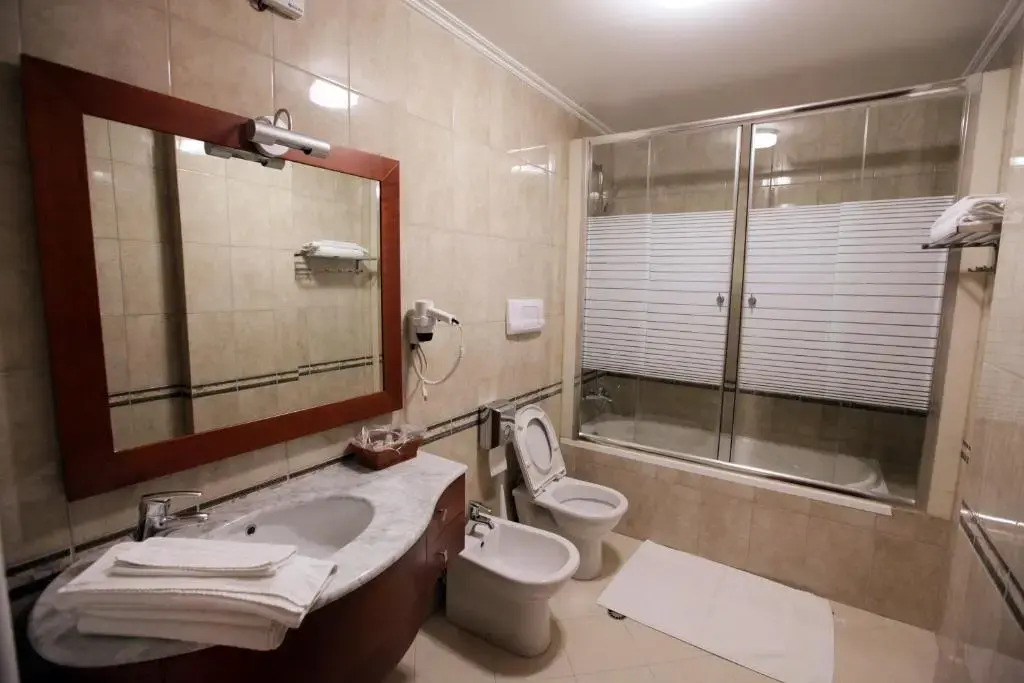 Dinasty Hotel