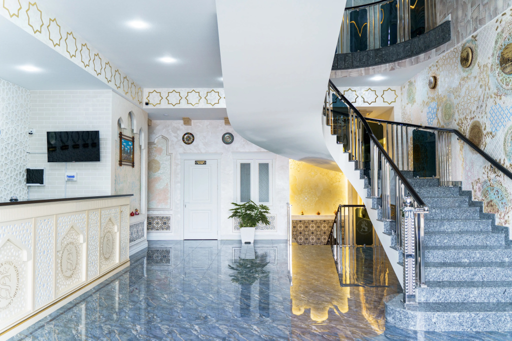 AYNIY Hotel