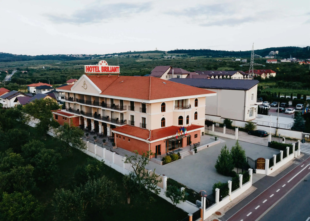 Отель  Briliant