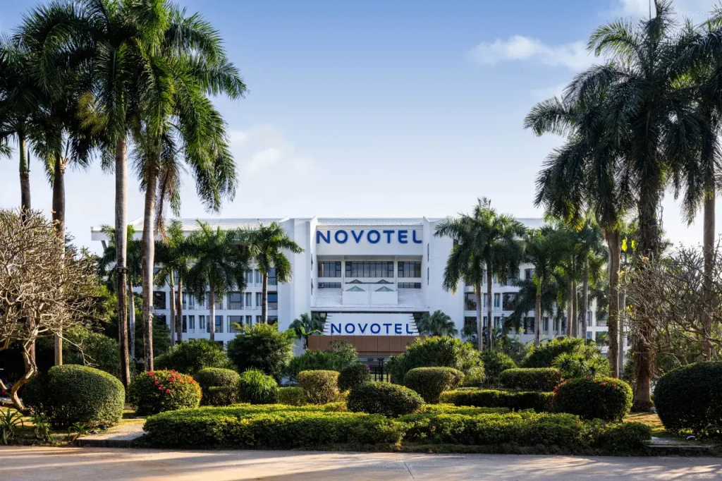 Отель Novotel Sanya Bay Yatai