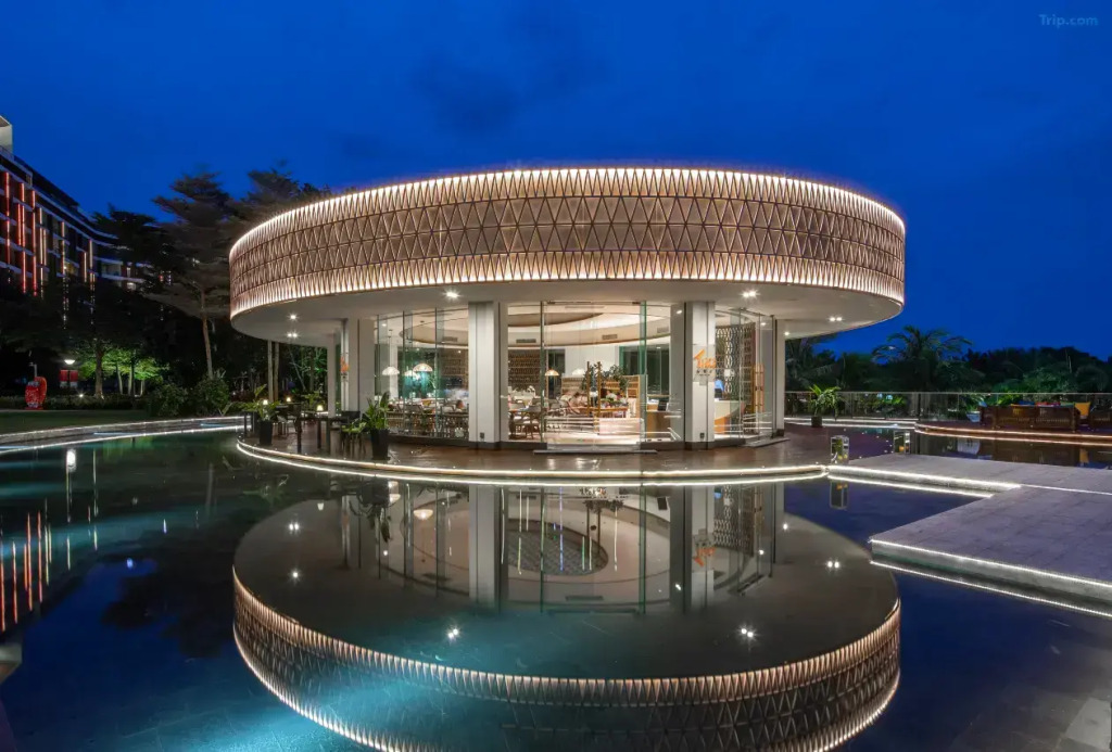 Отель Sofitel Sanya Leeman Resort