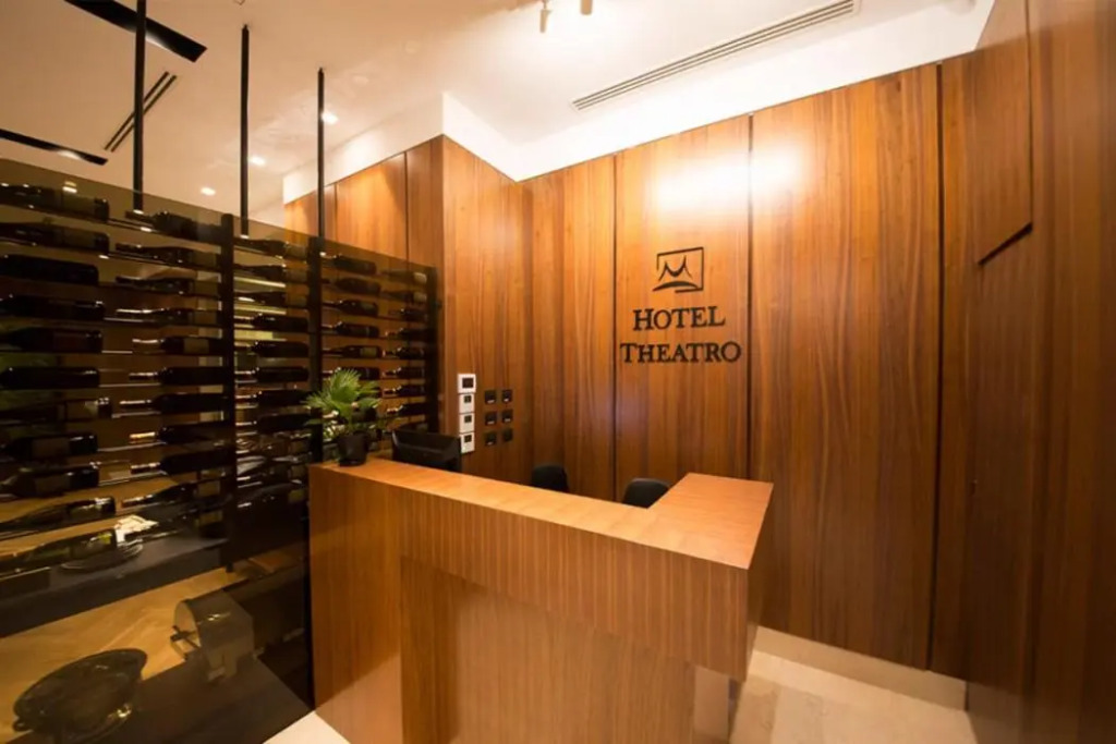 Отель Theatro