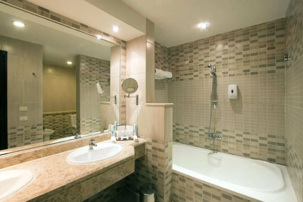 Курортный отель Swiss Inn Pyramids Golf Resort