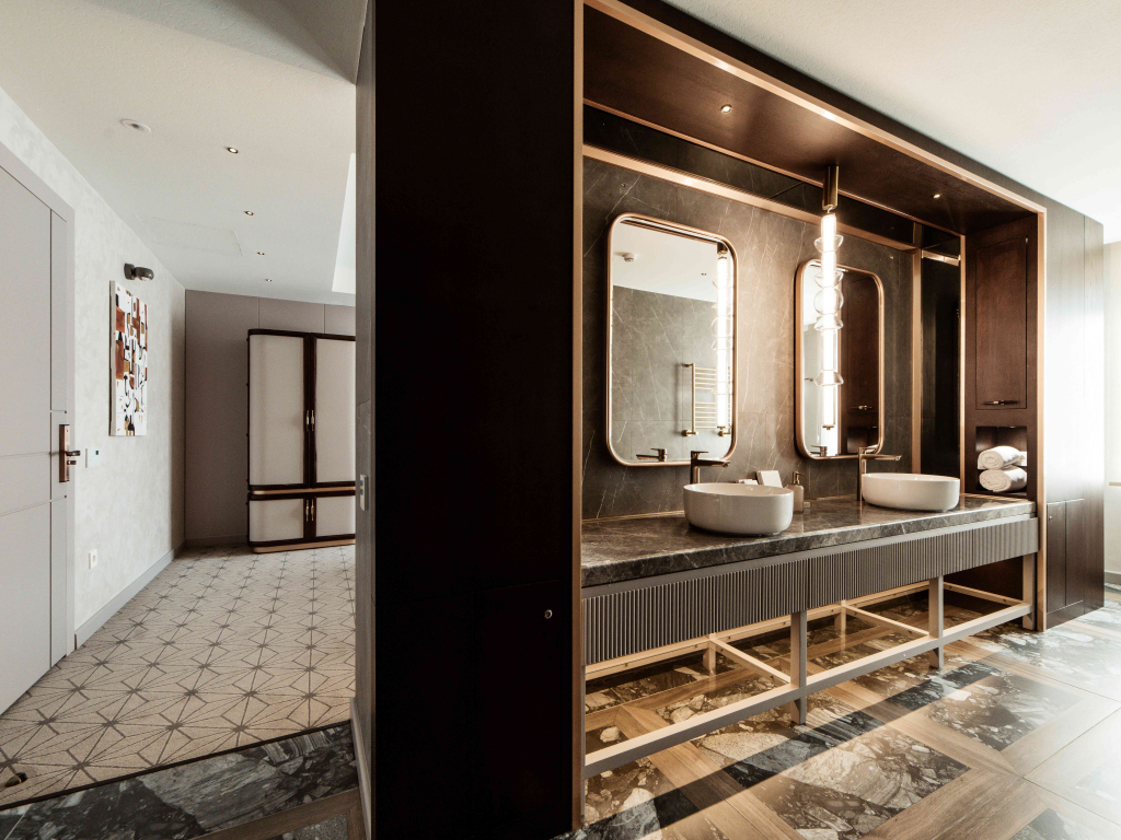 Meridian Luxury Boutique Hotel