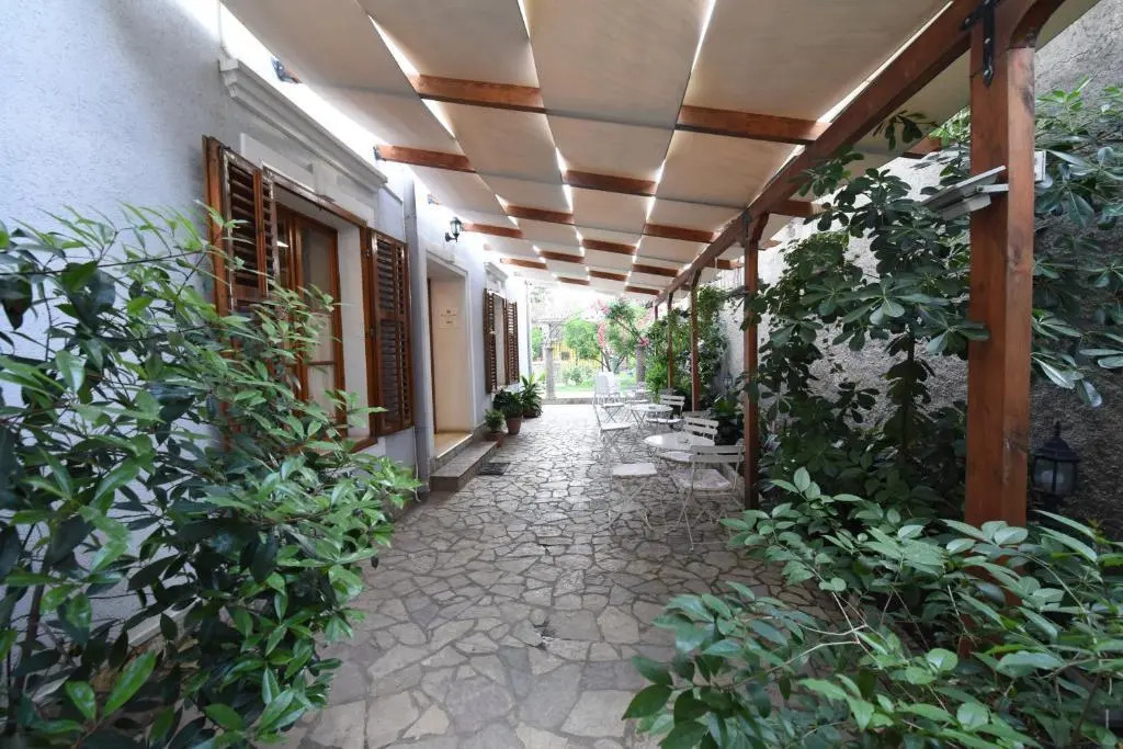 Rose Garden Hotel