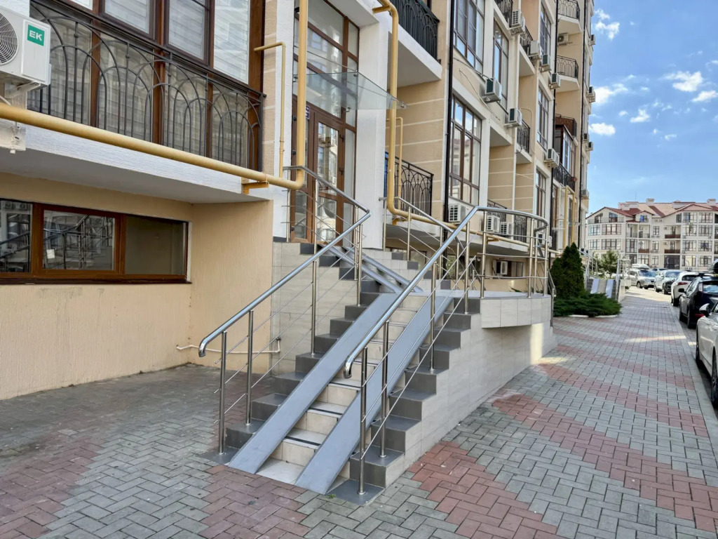 Квартира 121 с балконом в ЖК Черноморский Толстый мыс