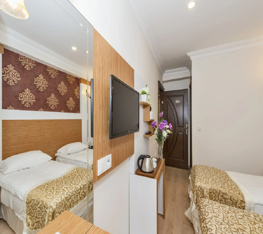 Raimond Hotel