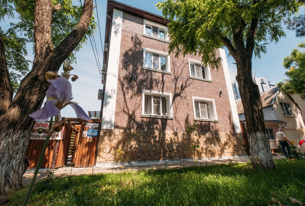 Меблированные комнаты ЭдиРоз на Крепостной
