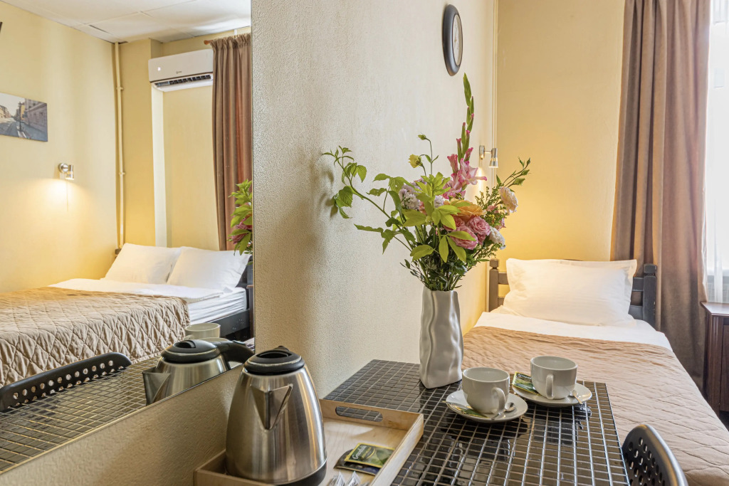 Mini-Hotel Entrance N2