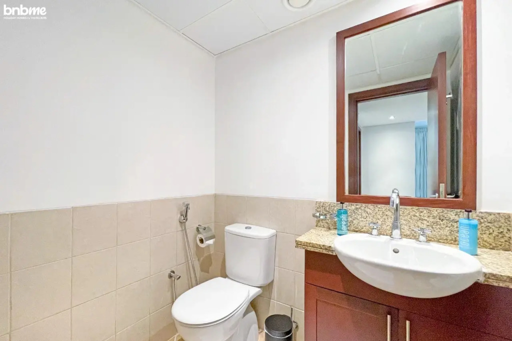 Апартаменты bnbmehomes | 2 BR Stunning Lake Views in Greens-205