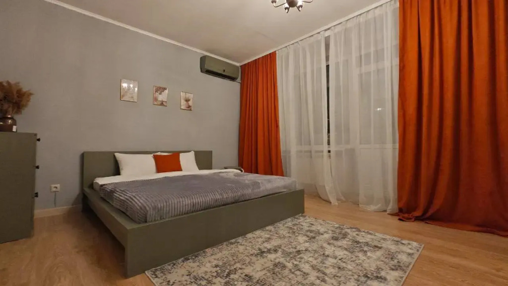 Warm Central Flat