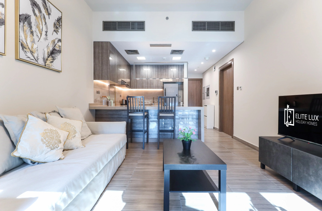 Апартаменты Elite LUX Holiday Homes - Stunning Lake View 1BHK Retreat in JLT Dubai