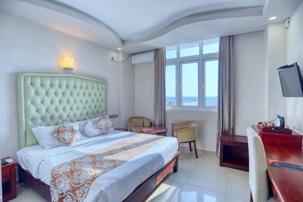 Отель Lazaani Colombo