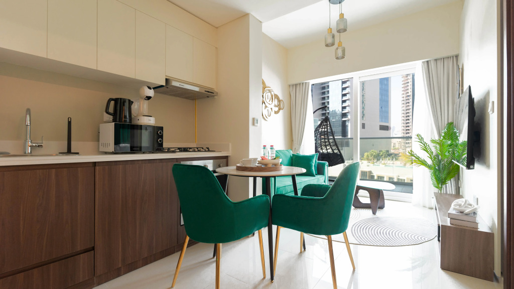 Апартаменты Keyrock Living Lakeview Luxury at Reva Residence