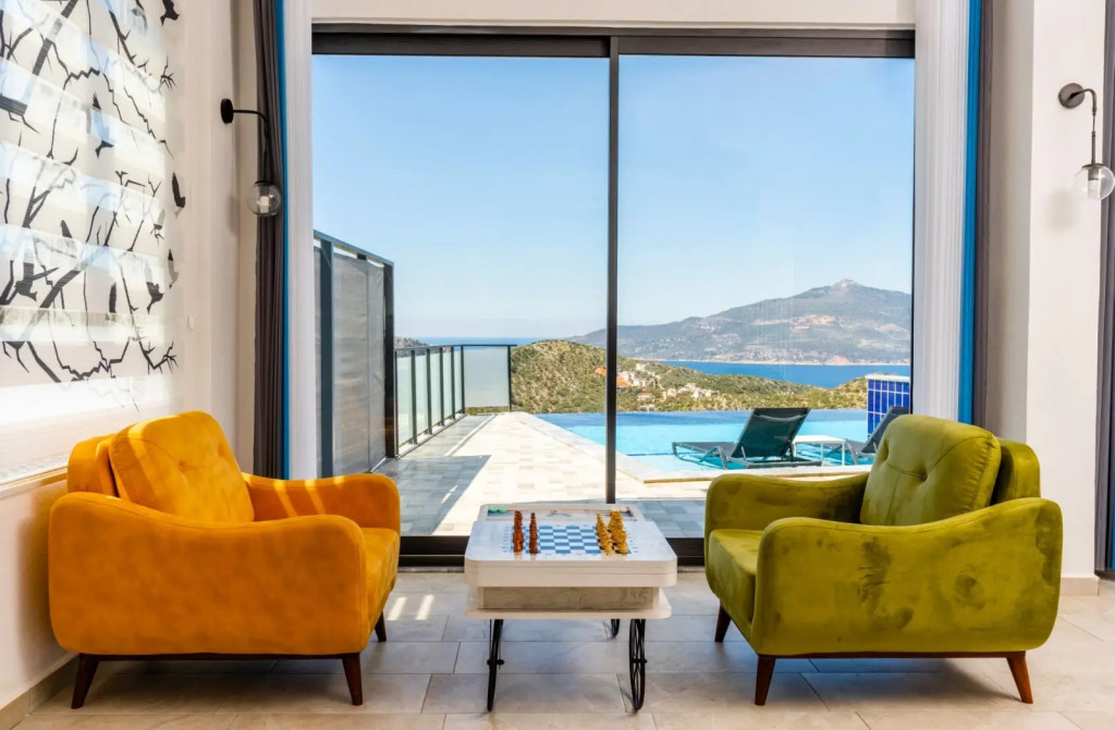 Вилла Modern Villa Overlooking the Sea