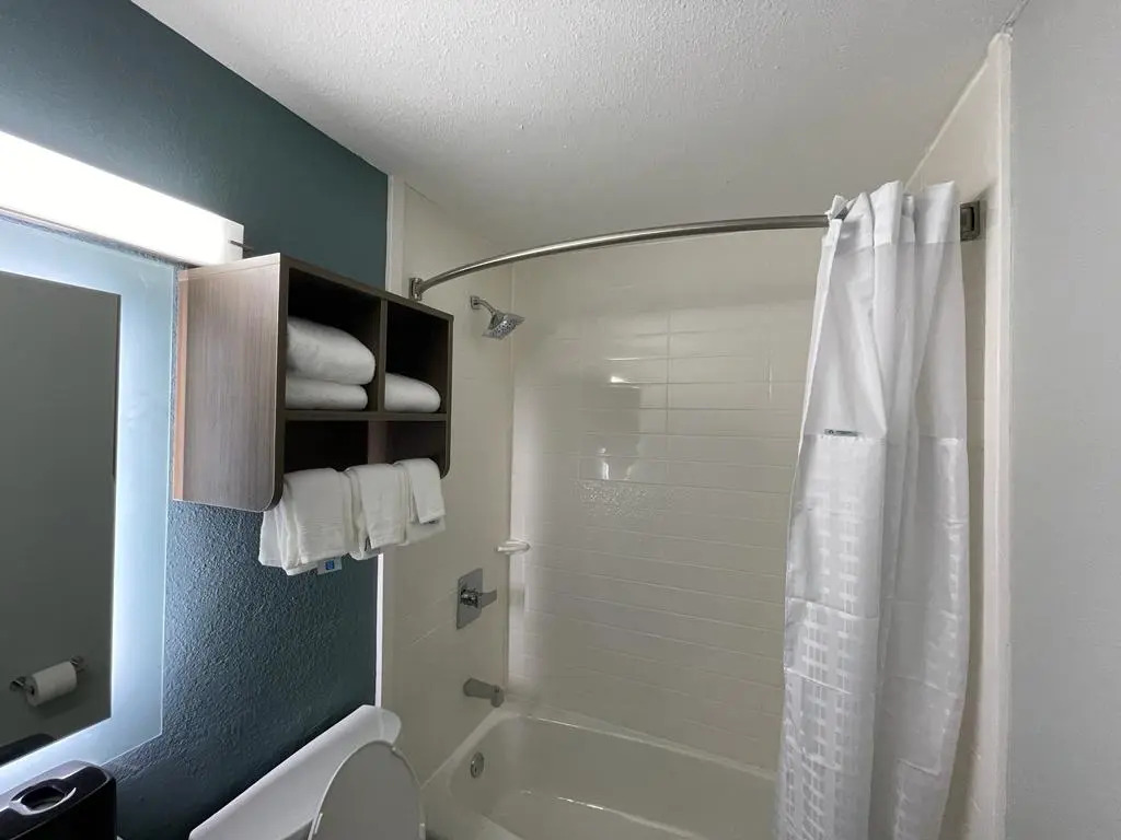 Отель Baymont by Wyndham East Ridge