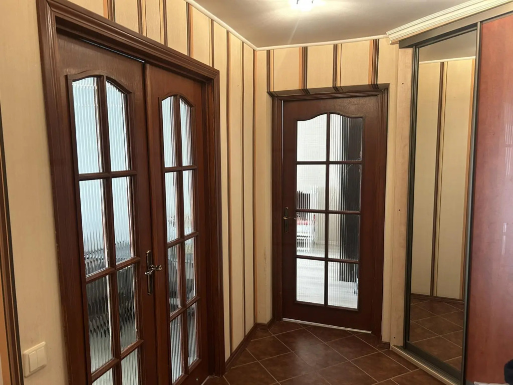 Квартира Двухкомнатная возле метро Грушевка