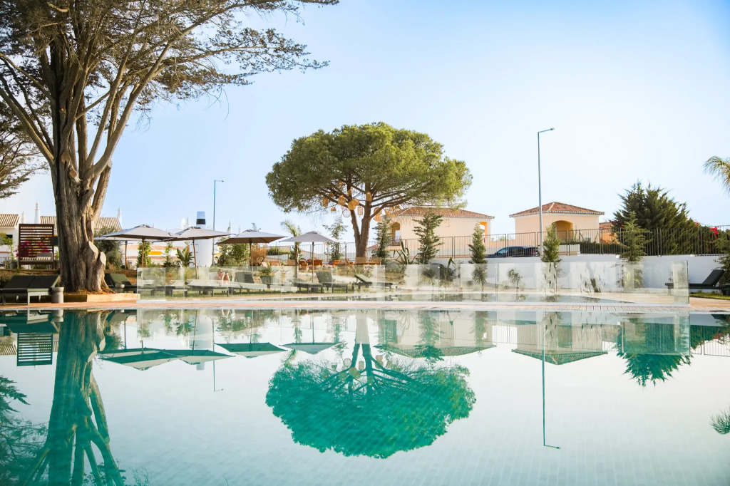 Отель Castelo Suites