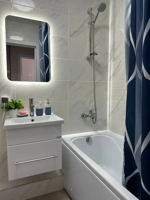 Квартира с Бacсeйнoм в Живoпиcнoм Мeсте ЖК Нolidаy Hоuse 109