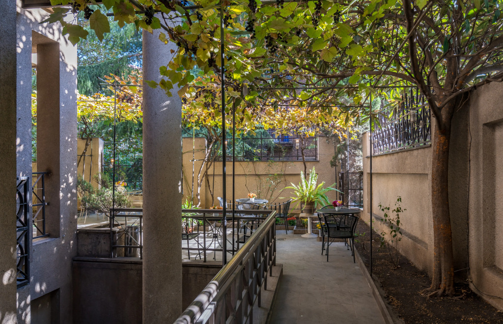 Iliani Hotel