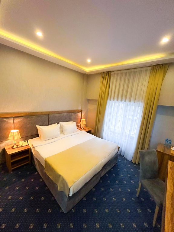 Grand Midway Hotel