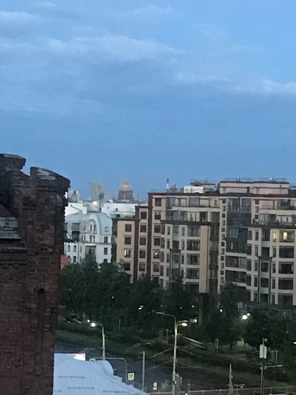 Квартира с видом на Петропавловскую крепость и Исаакиевский собор
