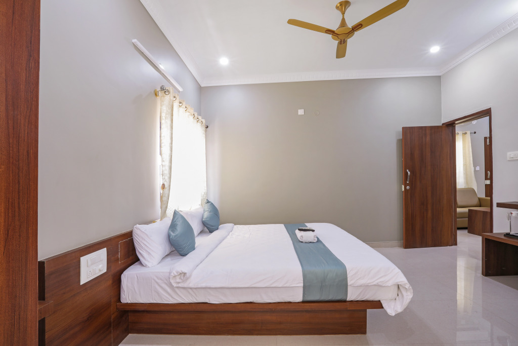 Отель Gateway Suites