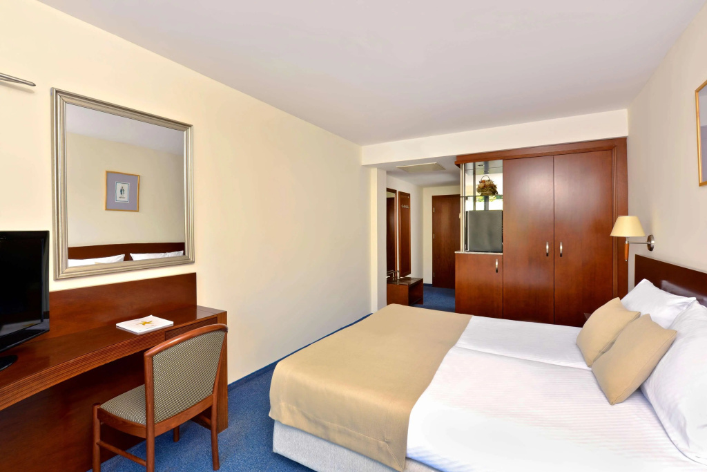Отель Iberostar Waves Bellevue
