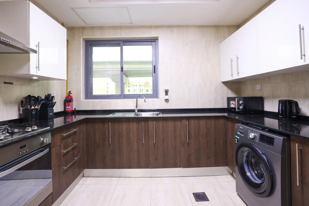 Elite LUX Holiday Homes - Spacious 1 BR Near Metro Station in Al Furjan Dubai